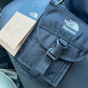 Supreme x North Face Crossbody or neck pouch